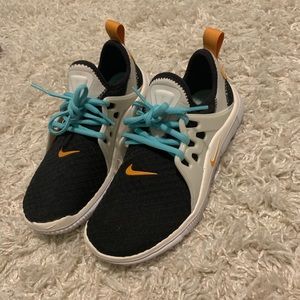 Women Nike Acalme Shoes